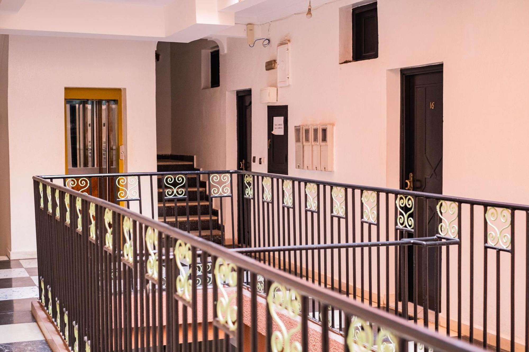 Apart Hotel Larbi مراكش المظهر الخارجي الصورة